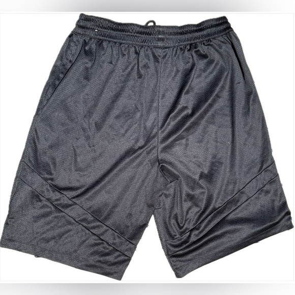 Nike & Umbro Boys’ Athletic Shorts Bundle (L & XL) – Mesh Dri-Fit - Picture 8 of 9